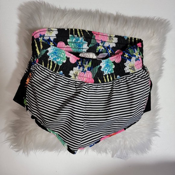 Super Cute Juniors' SO® Favorite Black Striped Floral Beach Shorts Size Small - Picture 8 of 11